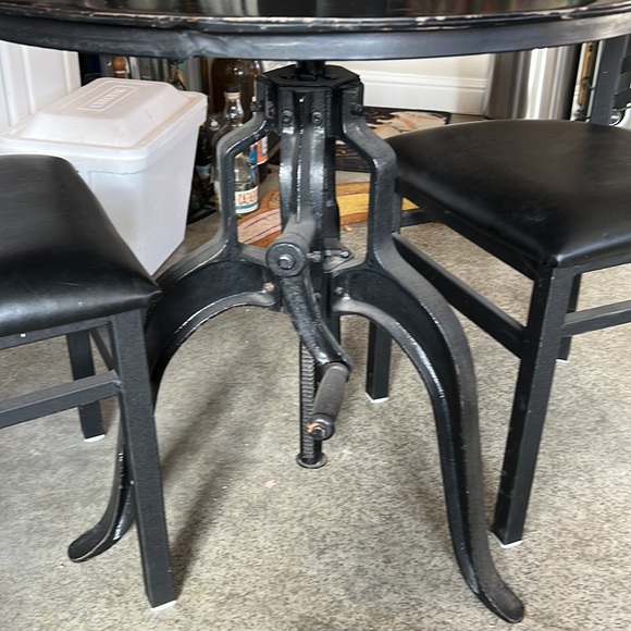 Table and two chairs - Picture 5 of 5